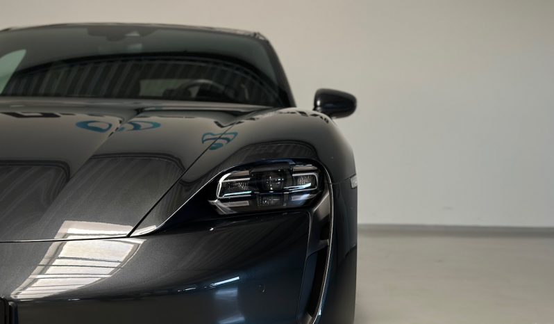 Porsche Taycan full