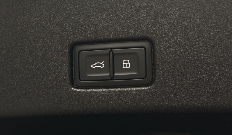 Audi Q4 full