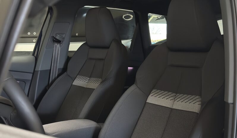 Audi Q4 full