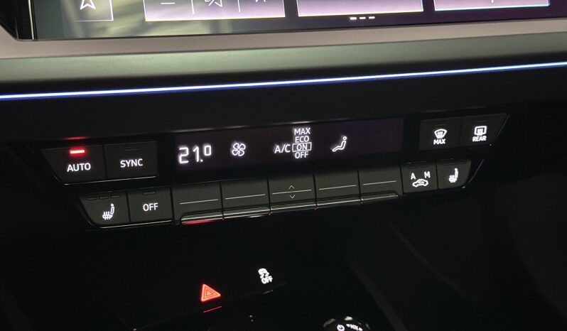 Audi Q4 full