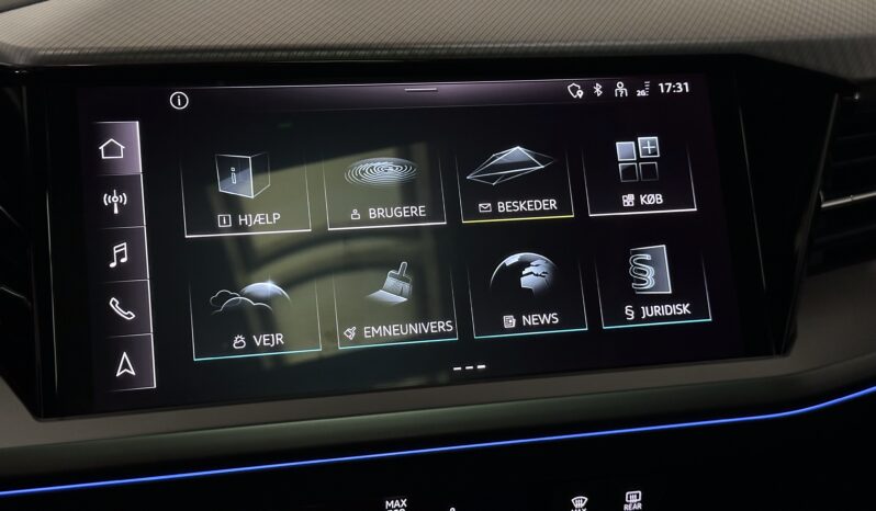 Audi Q4 full