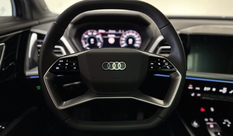 Audi Q4 full
