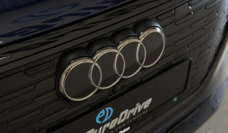Audi Q4 full